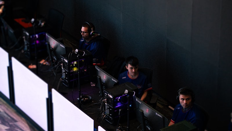 Arena torneo esports — atmosfera competitiva